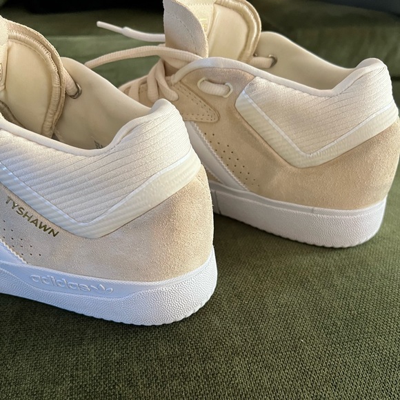 Adidas | Tyshawn Mid Off-White skate shoes - Picture 7 of 14
